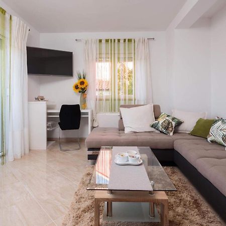 Apartment Lana St Supetar Extérieur photo